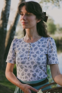 Bluzeczka Sara dzianina bawełniana niebieskie vintage kwatuszki